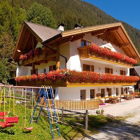ラチーネス Garni Bergland Bed & Breakfast エクステリア 写真